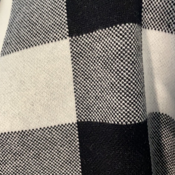 NWT Shiraleah Black Sleeved Reeve Wrap OS - Picture 4 of 9